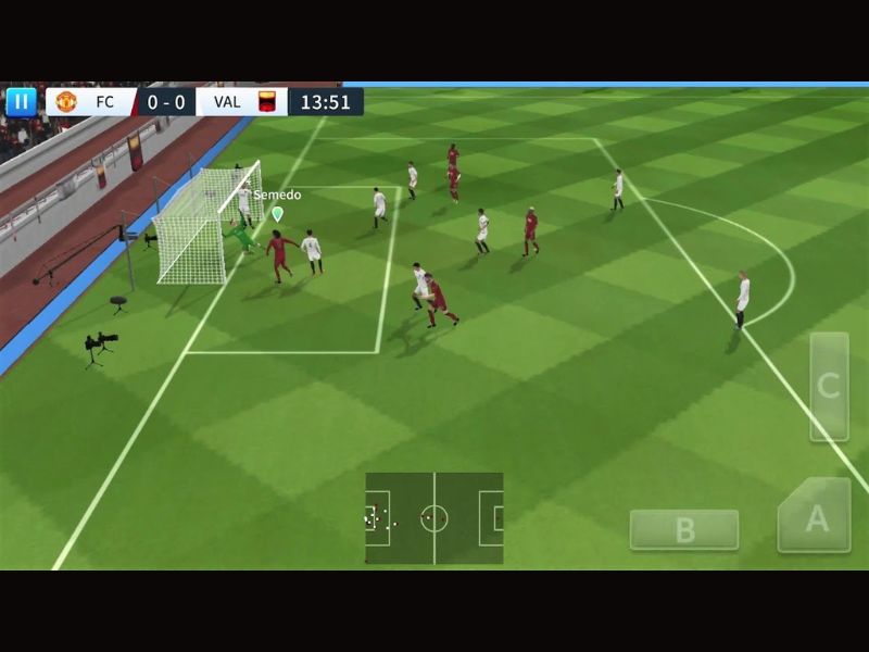 Tải Dream League Soccer 2019 Mod (Vô Hạn Tiền, Full Cầu Thủ Huyền Thoại) v6.15 Kiểm Soát Cầu Thủ Mượt Mà trong Dream League Soccer 2019